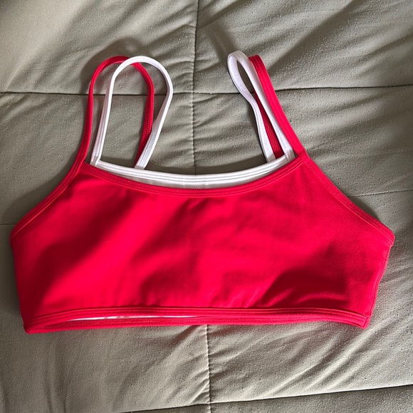 WEYLYN sports bra - Picture 1 of 3